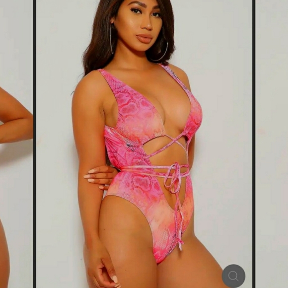 One piece swimsuit - Picture 3 of 8